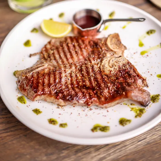 Chuletón a la plancha con limón